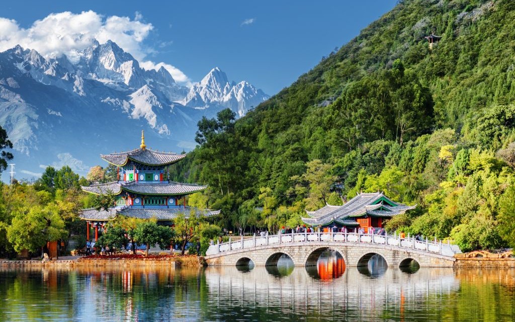 Black Dragon Pool, Lijiang, China © Efired | Dreamstime 68604759