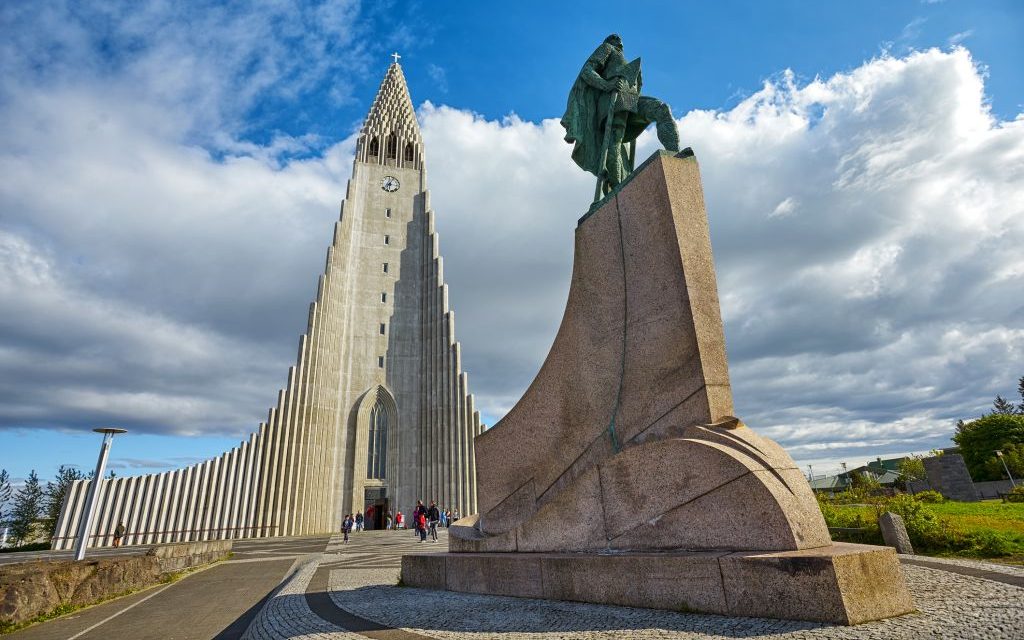 Hallgrimskirkja Cathedral, Reykjavik, Iceland © Pavel Trubnikov | Dreamstime 70046883